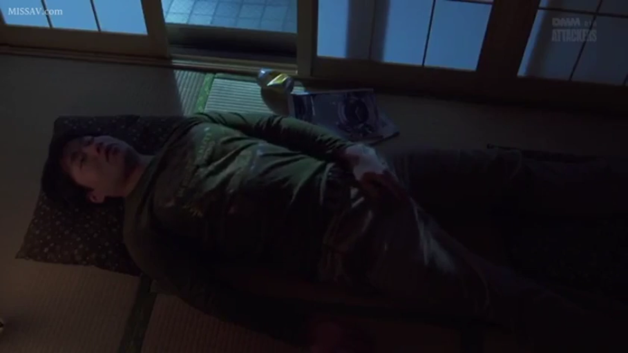 中景 · 枕头 · 休闲服 · 闭目 · 平躺 · 日式房间 · 睡觉