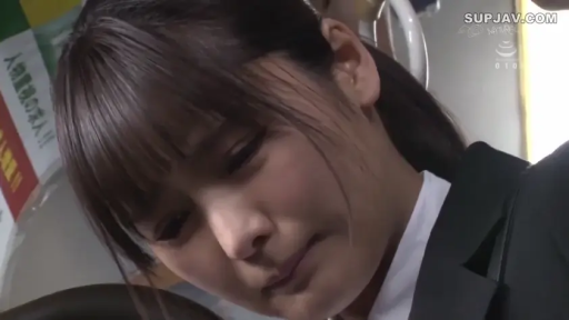 脸部特写 · 站姿 · 西装 · 电车