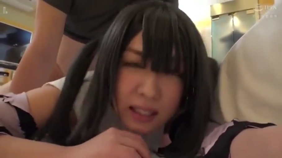 脸部特写 · 呻吟 · 酒店房间 · 后入 · 浅色制服
