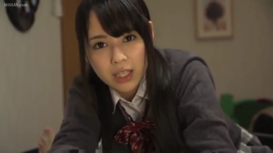 室内 · 俯身 · 脸部 · 自然 · 制服 · 对视 · 黑发