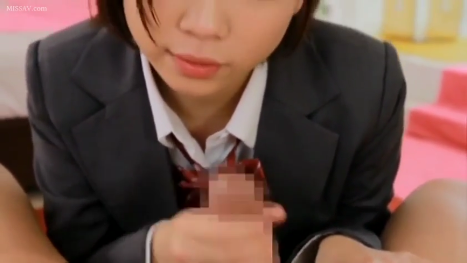 室内 · 顺从 · 手部特写 · 校服西装外套 · 手淫