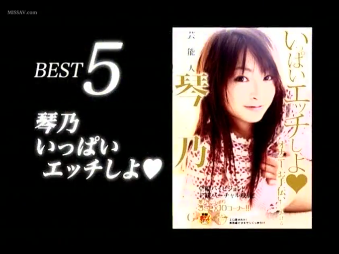 微笑 · 电脑屏幕 · 人物面部特写 · 针织上衣 · 无 · BEST 5 标识