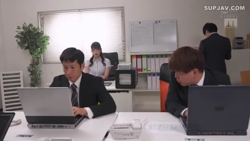 专注 · 办公室 · 西装 · 办公电话 · 人物中景