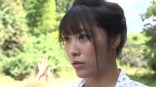 面部特写 · 户外 · 碎花上衣