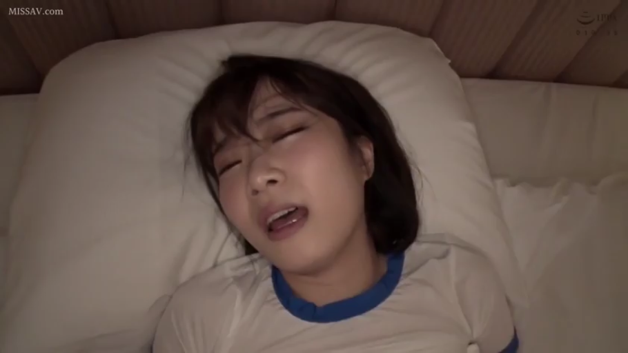 卧室 · 枕头 · 仰卧 · 面部特写 · 呻吟 · 体操服 · 成人视频 · 愉悦表情