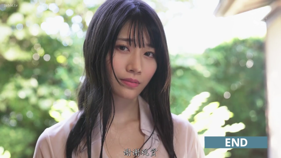 忧郁 · 脸部特写 · 白衬衫 · 凝视 · 户外 · 正面 · 黑长直