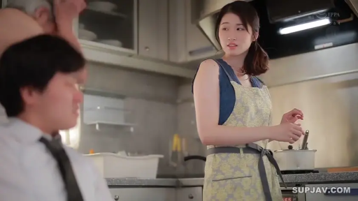 站立 · 半身 · 厨房 · 围裙