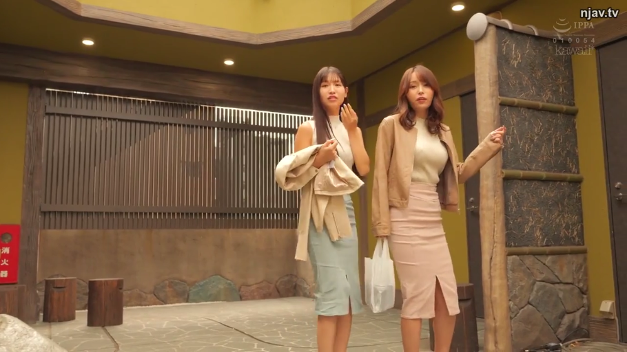 全身 · 站姿 · 包臀裙 · 日式庭院