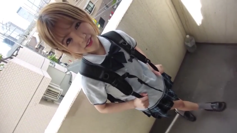 站立 · 中景 · 微笑 · 走廊 · 对视 · JK制服 · 俯拍 · 书包