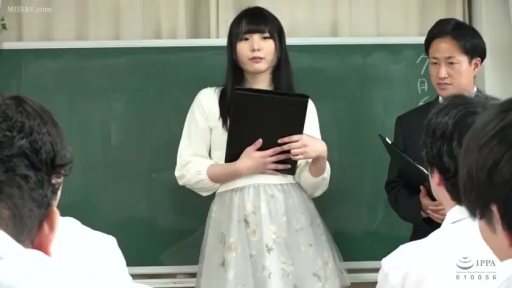 严肃 · 教室 · 站立 · 中景 · 文件夹 · 日本AV · 讲课 · 碎花长裙