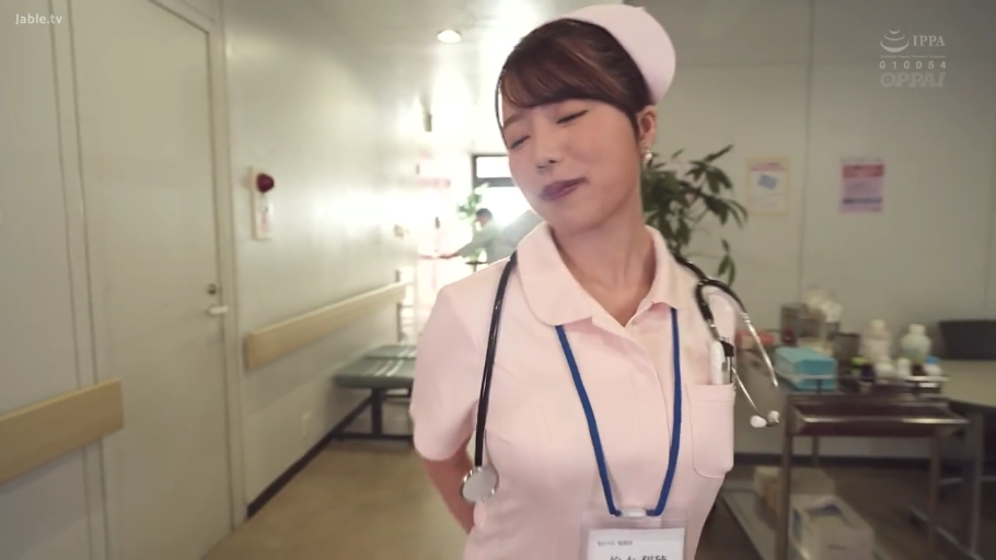 医院 · 站立 · 上半身 · 粉色护士服