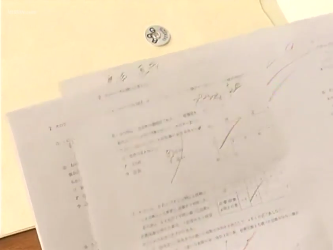 办公桌 · 考卷或问卷 · 文件内容特写