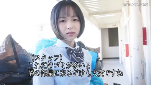 交谈中 · 面部特写 · 学校走廊 · 文字字幕 · 浅蓝色短袖制服衬衫 · 画面带有日语字幕