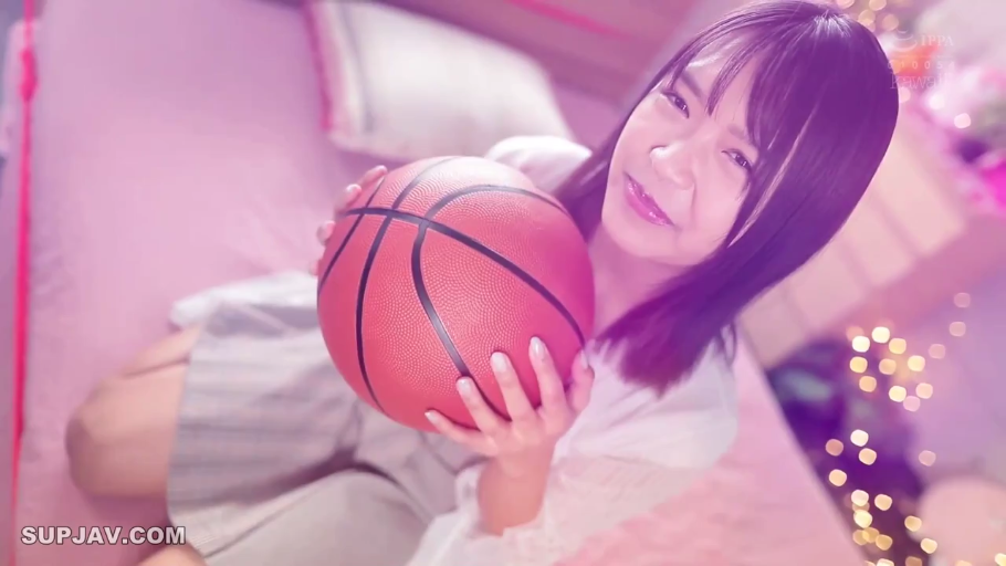Bedroom · 诱惑表情 · 上半身特写 · 灰色百褶裙 · 篮球