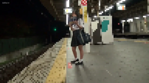 平静 · 黑色制服鞋 · 夜间场景 · 火车站台 · 制服书包