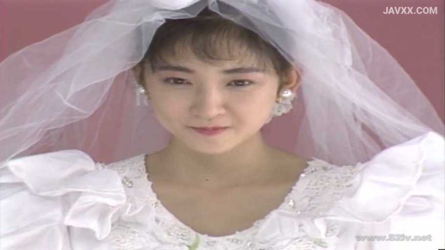 室内 · 微笑 · 面部特写 · 头纱 · 白色婚纱