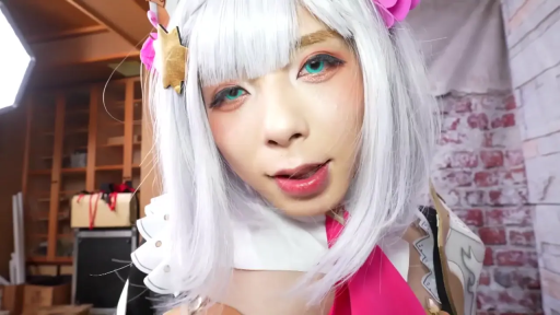 微笑 · 面部特写 · 凝视 · 摄影棚 · 发饰 · 正对镜头 · 角色扮演服 · 动漫角色