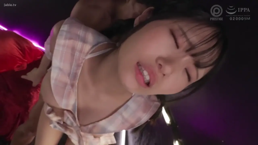 卧室 · 后入 · 女子脸部特写 · 格子纹露乳上衣 · 张嘴娇喘 · 室内灯光昏暗