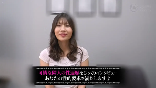 上半身特写 · 微笑 · 日文字幕 · 室内工作室 · 无 · 浅粉色短袖T恤