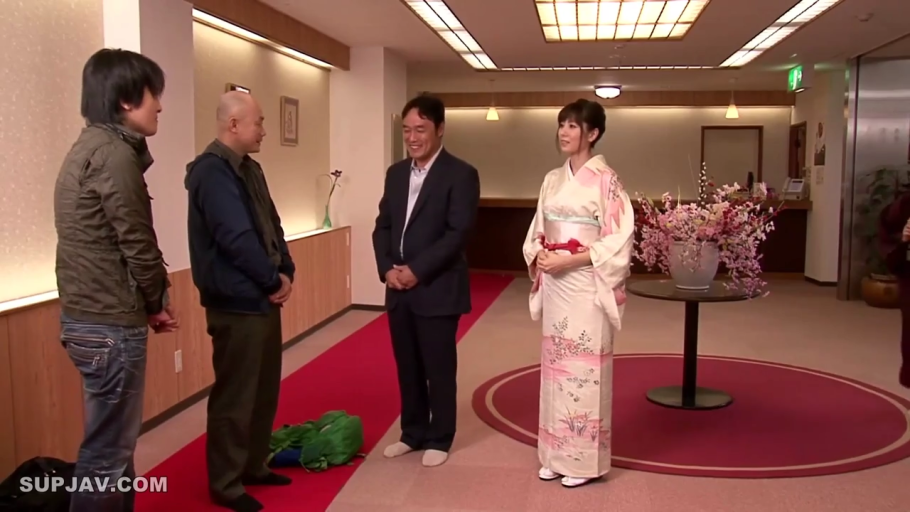 礼貌 · 和服 · 酒店大堂