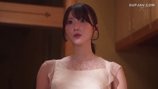 室内 · 站立 · 面部特写 · 凝视 · 惊讶 · 日本AV · 蕾丝连衣裙