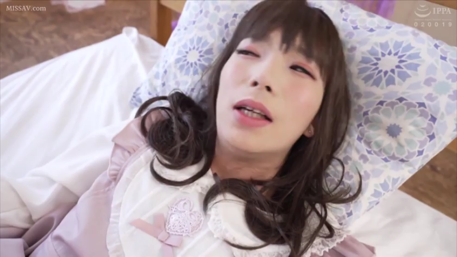 室内 · 脸部特写 · 仰卧 · 女仆装