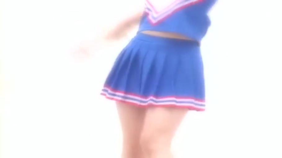 摄影棚 · 腰部特写 · 光线明亮 · 露腰上衣