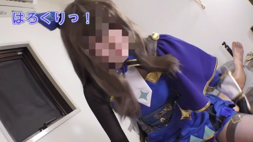 卧室 · 服装细节 · 蓝色斗篷 · 猫耳头饰 · 面部打码 · 画中文字标识