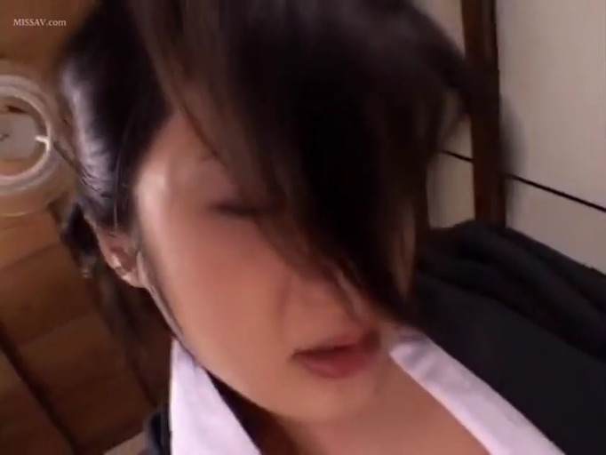 卧室 · 表情特写 · 沉醉 · 白色衬衫