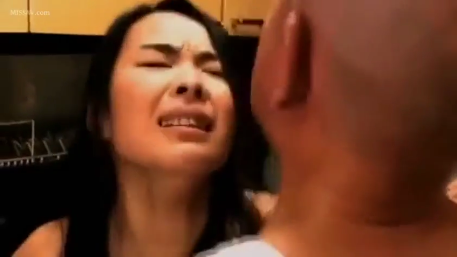 室内 · 脸部特写 · 迷离 · 性行为 · 成人内容 · 面对面 · 黑色背心