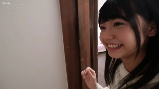 室内 · 脸部特写 · 白色上衣