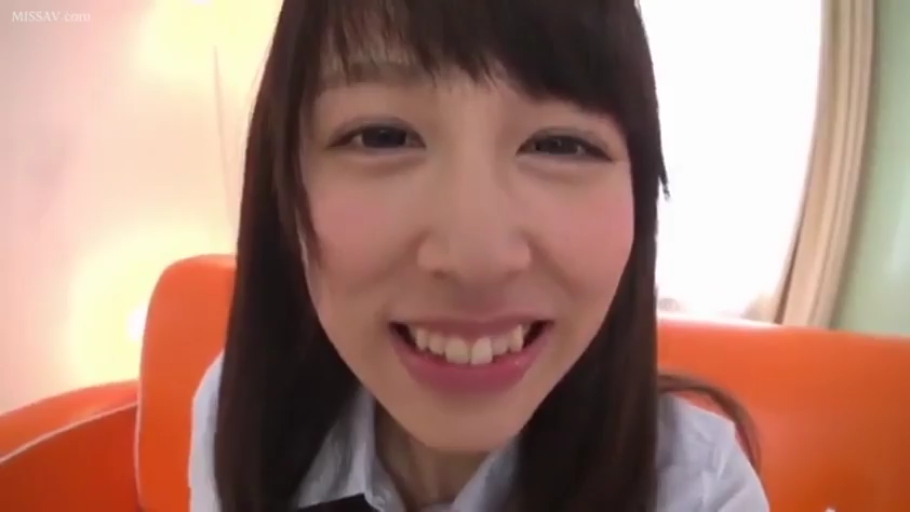 室内 · 眼睛特写 · 开心的笑容 · 白色衬衫