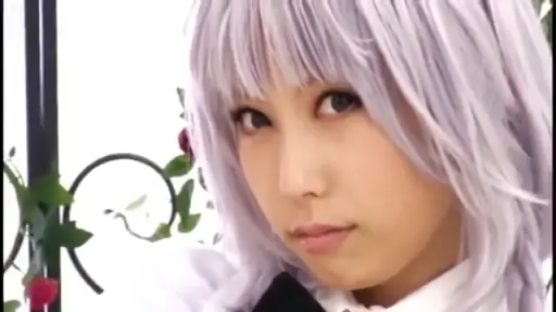 脸部特写 · 略带挑逗 · 女仆装 · 摄影棚