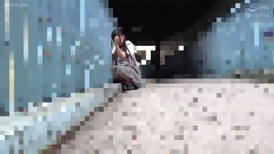 全身 · JK制服 · 户外 · 蹲下