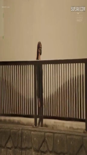 黑色连衣裙 · 户外