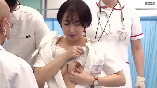 护士服 · 站立 · 诊疗室 · 上半身特写 · 制服诱惑 · 听诊器 · 娇羞 · 拨开衣服