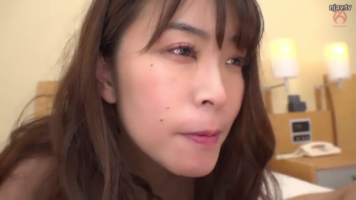 沉浸感 · 酒店房间 · 眼神特写 · 裸露肩膀