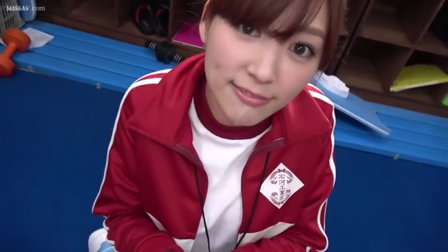 面部特写 · 运动服 · 体育馆