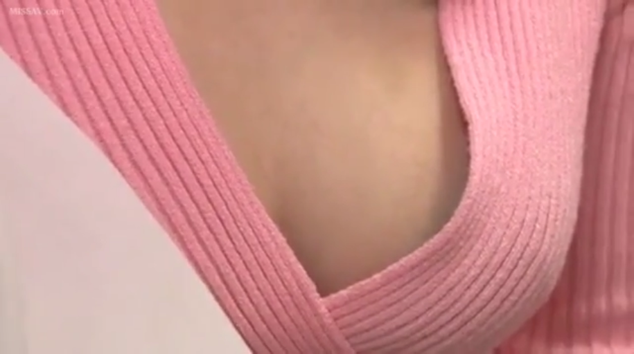 室内 · 深V领口特写 · 粉色深V针织衫 · 深V领口设计
