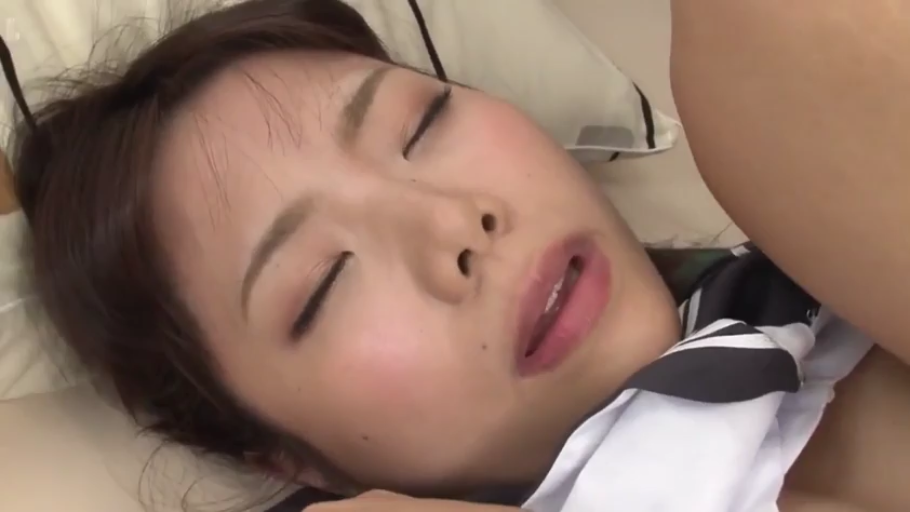 室内 · 面部特写 · 水手服 · 躺卧