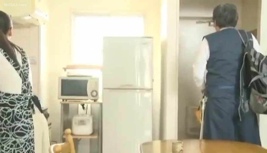 中景 · 厨房 · 围裙