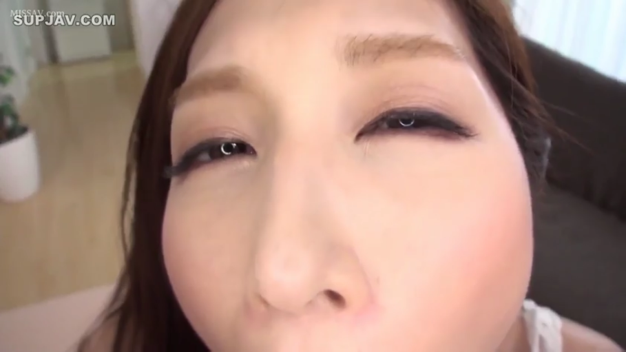 客厅 · 白色上衣 · 沉浸享受 · 脸部极度特写 · POV口交预备