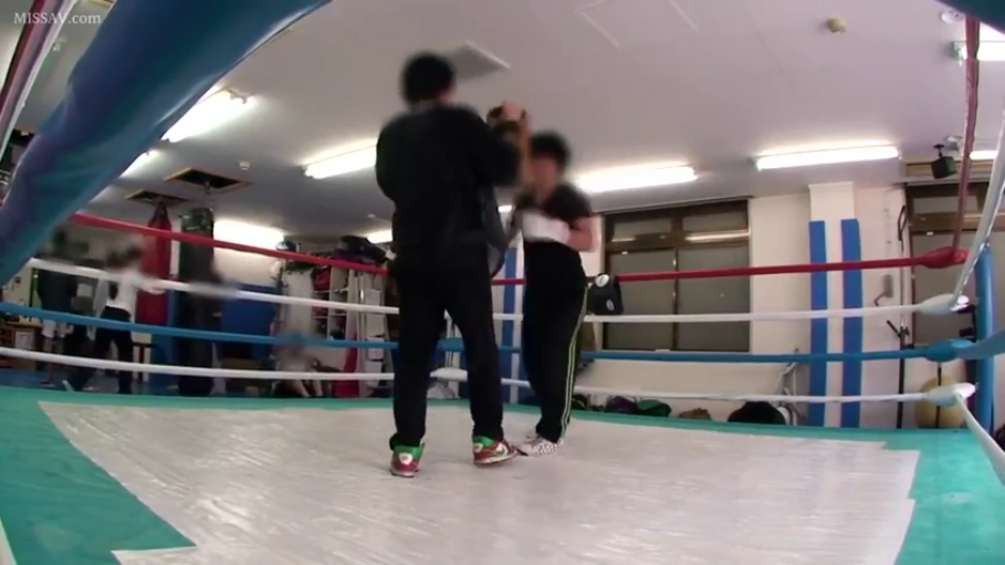 站立 · 远景 · 模糊 · 运动服 · 拳击手套 · 拳击 · 拳击擂台