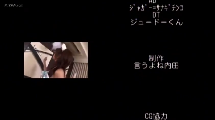室内 · 片头职员表 · 白色衣物 · 自然表情 · 头部及肩部特写