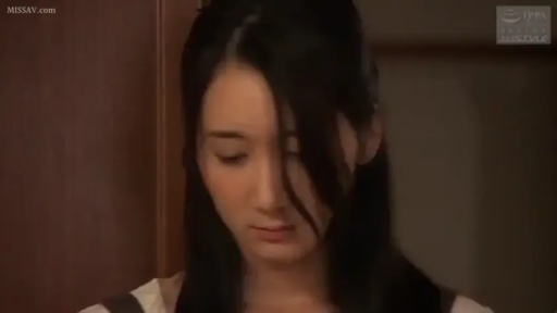 室内 · 站姿 · 面部特写 · 围裙