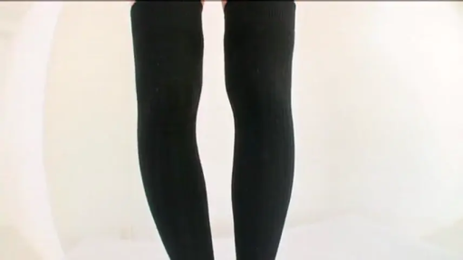 室内 · 站立 · 展示 · 腿部特写 · 黑色过膝袜