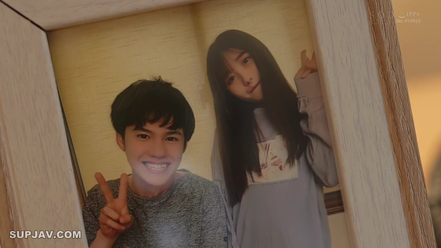 室内 · 半身 · 休闲服