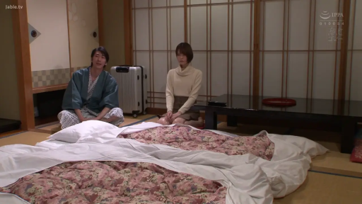 坐姿 · 交谈 · 严肃 · 和室 · 剧情 · 远景 · 被褥 · 浴衣