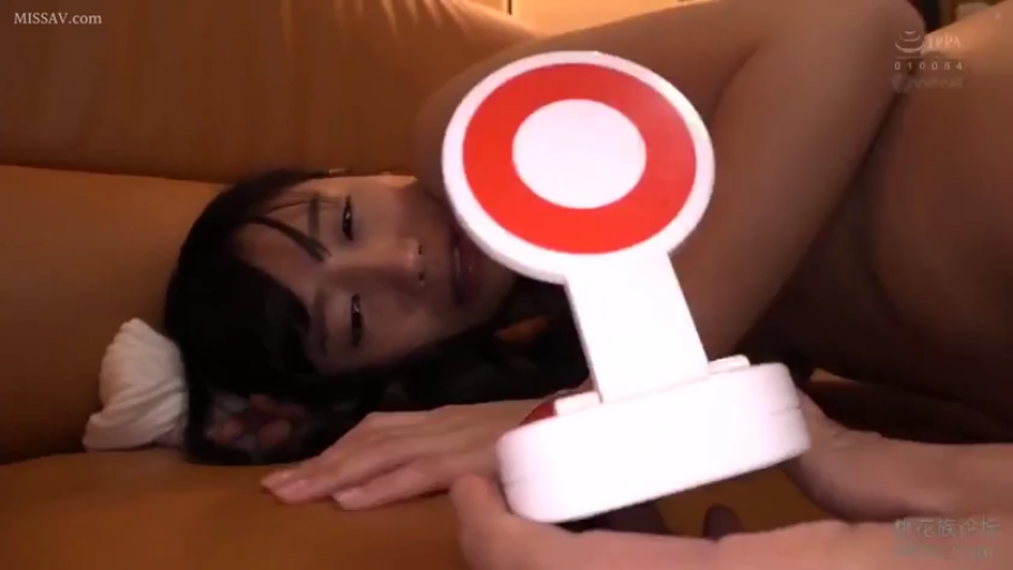 沙发 · 玩具特写 · 裸体 · 迷茫 · 无衣物 · 靶子玩具
