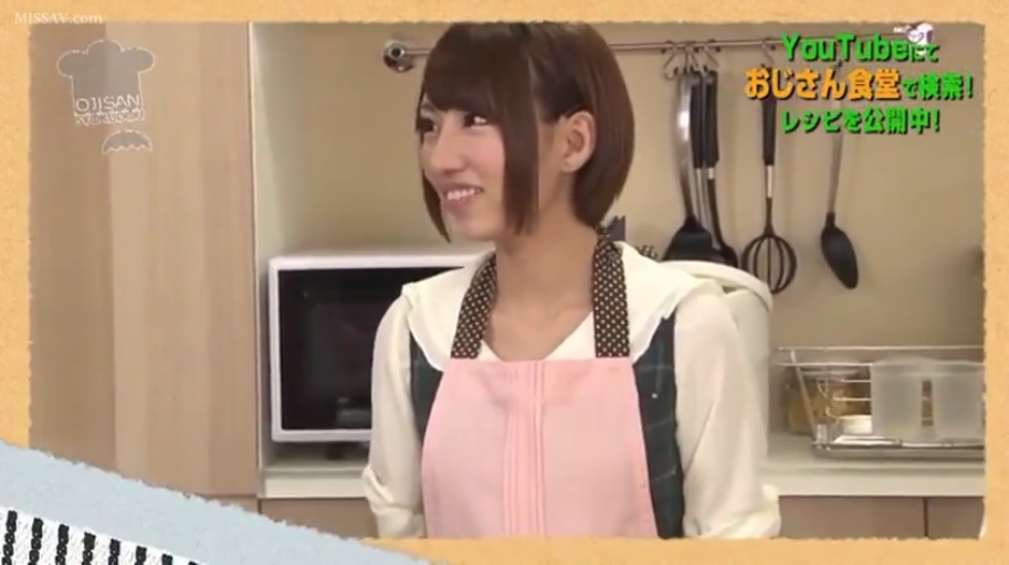 站立 · 半身 · 厨房 · 围裙